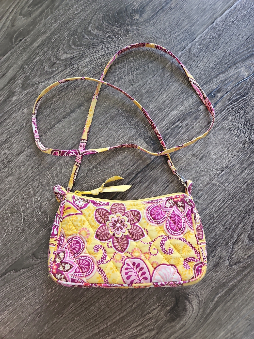 ✨ Vera Bradley Bali Gold Quilted Crossbody Purse ✨